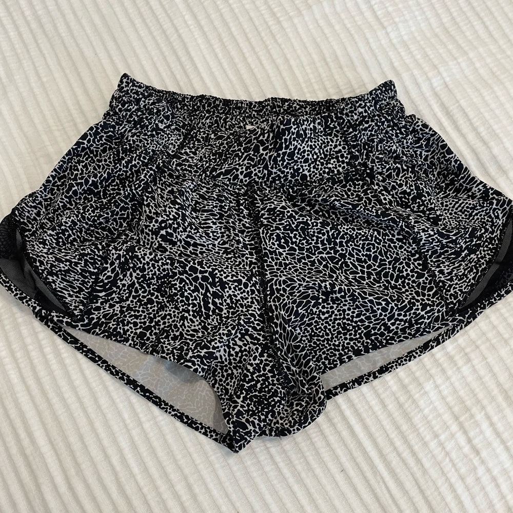 Lululemon Hotty Hot Lined Short 2.5”